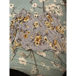 6 FOR $15 Active USA small Off the shoulder top